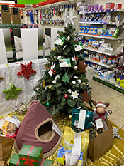 Weihnachtsbaum-Aktion im Fressnapf